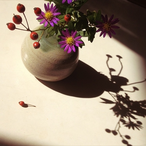_テーブル上の花.jpg